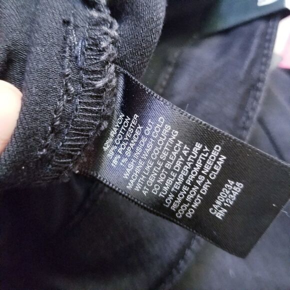 NEW Design Lab black skinny jeans distressed hem 8 - Picture 8 of 9